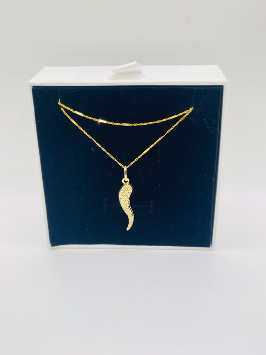 Chaine avec pendentif en or 18k