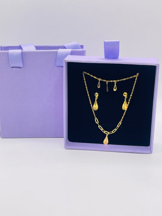 Chaînette avec boucle d’oreille en or 18k